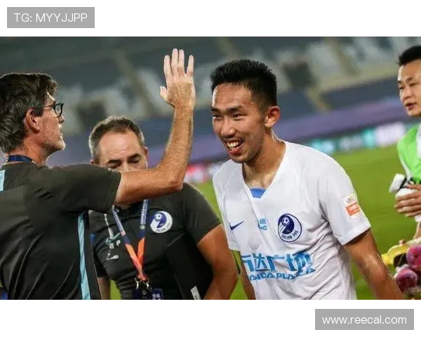 五后卫变阵计划很完美,但还没比赛赫苏斯-巴斯克斯就受伤了 五后卫变阵计划很完美,但还没比赛赫苏斯-巴斯克斯就受伤了